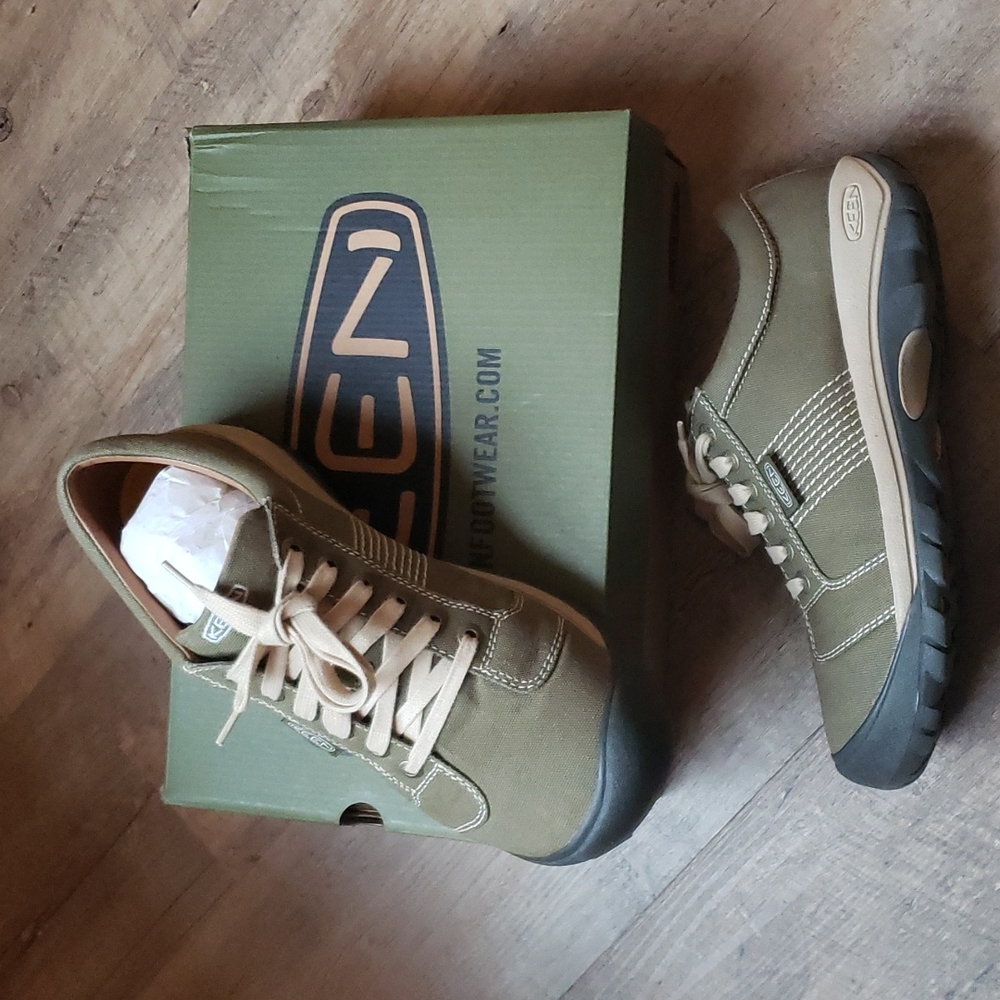 Keen Austin canvas